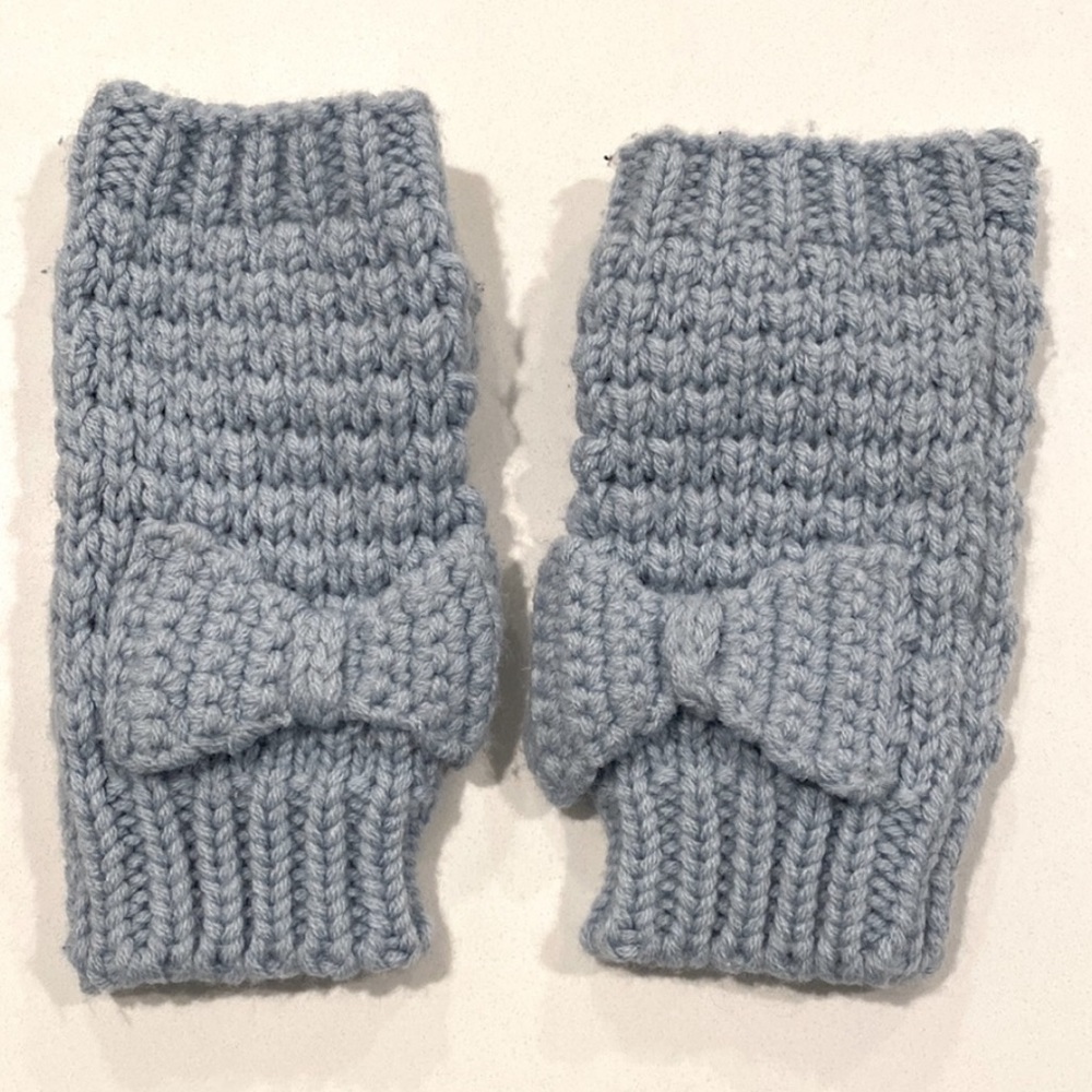 URBAN OUTFITTERS LIGHT BLUE FINGERLESS WARM WINTER GLOVES